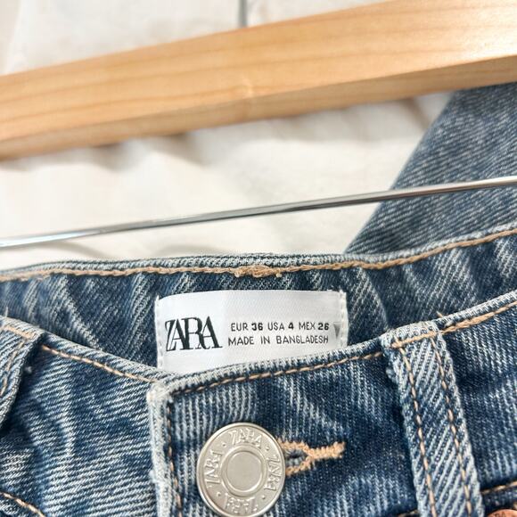 Zara Blue Distressed High Rise Mom Jeans Ripped Knees EUC Size 4 - Picture 3 of 7